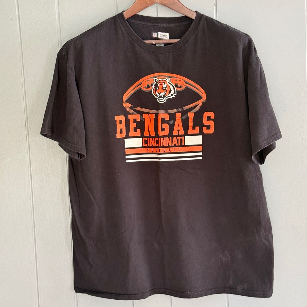 Cincinnati Bengals NFL Team Apparel Football Graphic T-Shirt XL Black Distressed